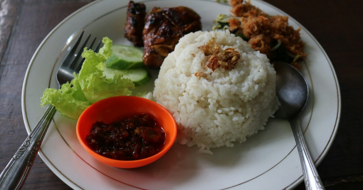 Nasi Putih vs Nasi Merah - Mana yang lebih sehat - nutrisantara