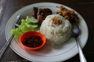 Nasi Putih vs Nasi Merah - Mana yang lebih sehat - nutrisantara